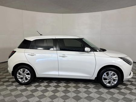 2025-Suzuki-Swift-12-GL_15