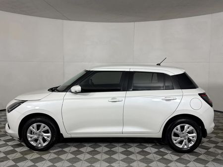 2025-Suzuki-Swift-12-GL_17