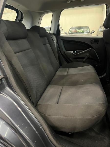 2012-Ford-Figo-14-TDCi-Ambiente_12