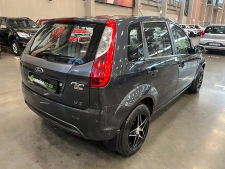 2012-Ford-Figo-14-TDCi-Ambiente_6
