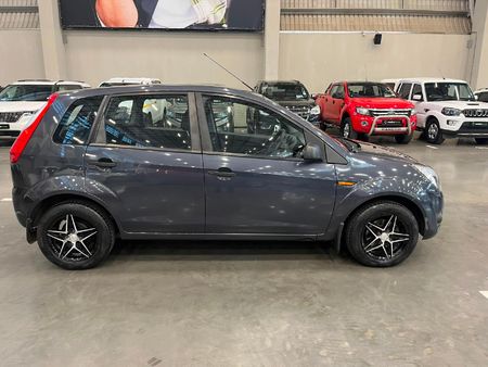 2012-Ford-Figo-14-TDCi-Ambiente_7