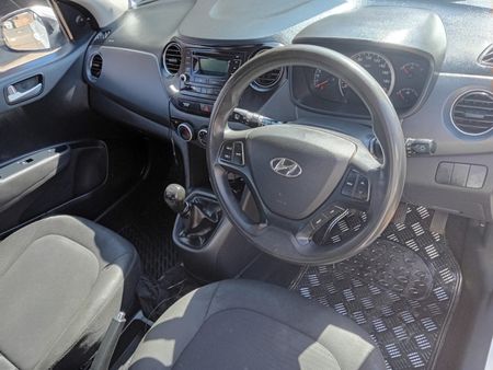 2017-Hyundai-Grand-i10-125-Fluid_5