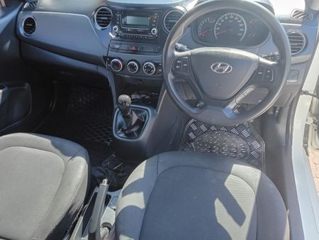 2017-Hyundai-Grand-i10-125-Fluid_6