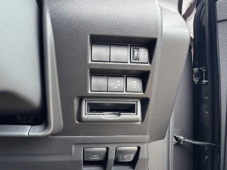2026-Toyota-Land-Cruiser-300-V6-33D-GX-R_15