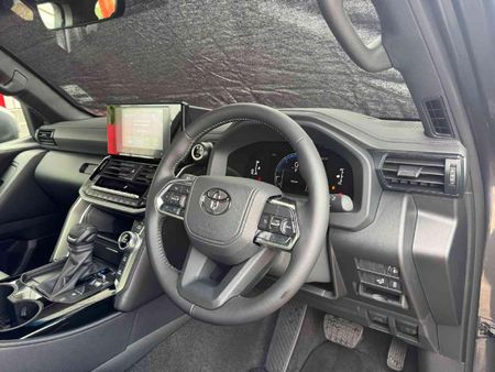2026-Toyota-Land-Cruiser-300-V6-33D-GX-R_18