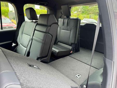 2026-Toyota-Land-Cruiser-300-V6-33D-GX-R_19