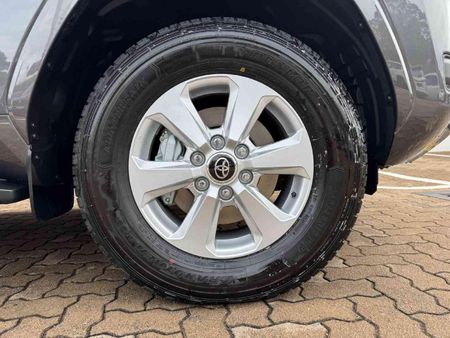 2026-Toyota-Land-Cruiser-300-V6-33D-GX-R_24