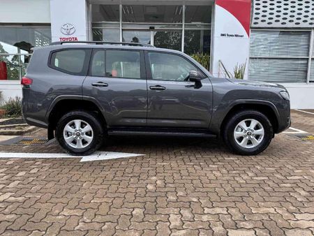 2026-Toyota-Land-Cruiser-300-V6-33D-GX-R_2