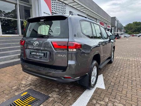 2026-Toyota-Land-Cruiser-300-V6-33D-GX-R_3