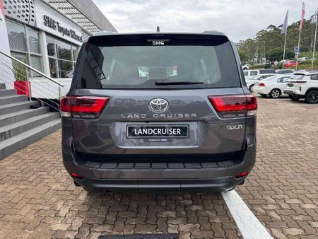 2026-Toyota-Land-Cruiser-300-V6-33D-GX-R_4