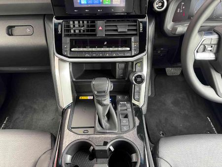 2026-Toyota-Land-Cruiser-300-V6-33D-GX-R_8