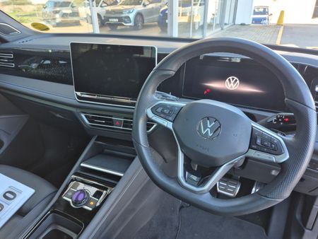 2025-Volkswagen-Tiguan-20TDI-R-Line-4Motion_5