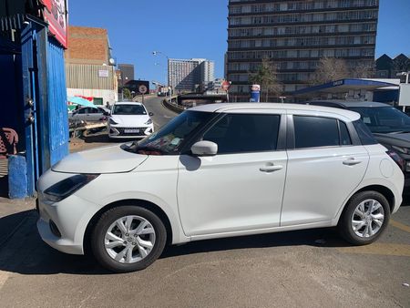 2025-Suzuki-Swift-12-GL-Auto_4