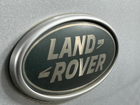 2019-Land-Rover-Range-Rover-Velar-30-D-SE-D300_10