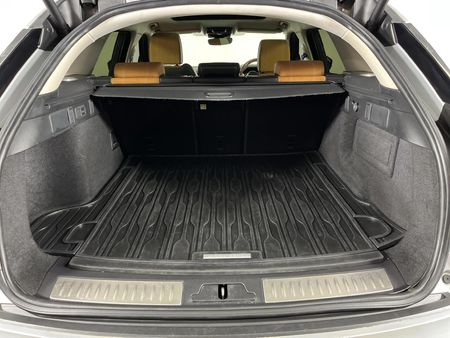 2019-Land-Rover-Range-Rover-Velar-30-D-SE-D300_13