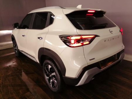 2026-Nissan-Magnite-10T-Acenta-Auto_8