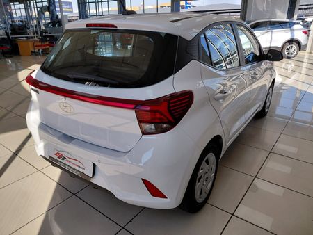 2026-Hyundai-Grand-i10-10-Fluid_8
