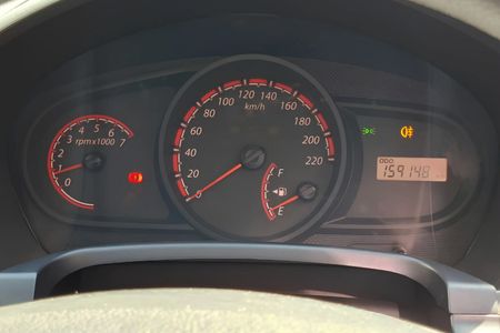 2014-Ford-Figo-14-Ambiente_11