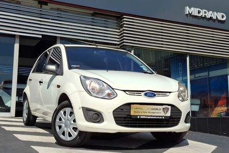 2014-Ford-Figo-14-Ambiente_19