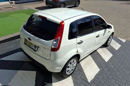 2014-Ford-Figo-14-Ambiente_2