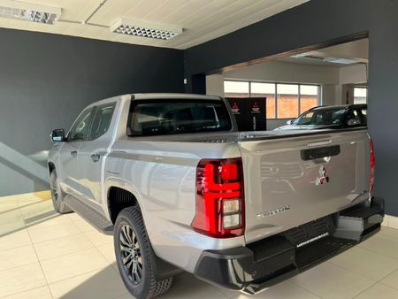 2026-Mitsubishi-Triton-24-Di-DC-GLS-4x4-Double-Cab-Auto_11