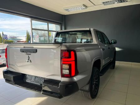 2026-Mitsubishi-Triton-24-Di-DC-GLS-4x4-Double-Cab-Auto_12