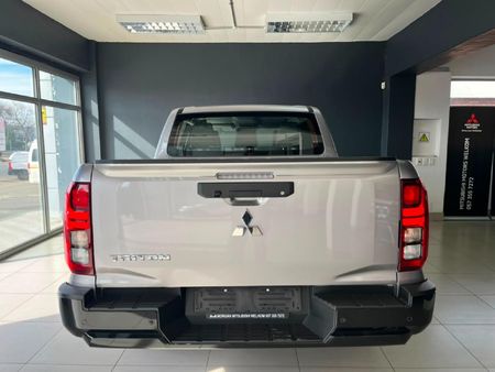 2026-Mitsubishi-Triton-24-Di-DC-GLS-4x4-Double-Cab-Auto_13