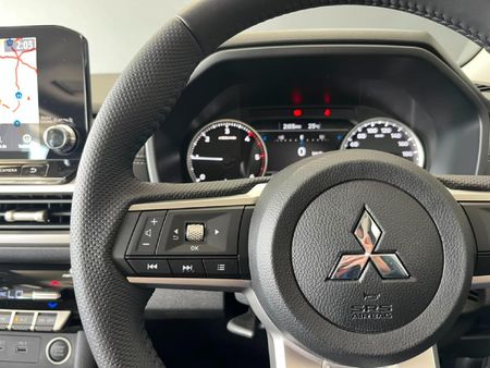 2026-Mitsubishi-Triton-24-Di-DC-GLS-4x4-Double-Cab-Auto_4