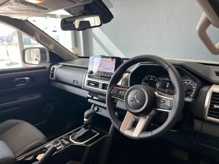 2026-Mitsubishi-Triton-24-Di-DC-GLS-4x4-Double-Cab-Auto_8