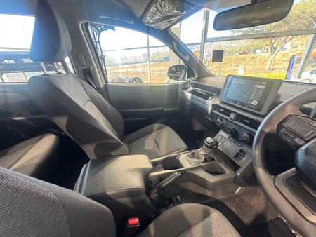 2026-Toyota-Hilux-28-GD-6-RB-SRX-Auto-Double-Cab_13