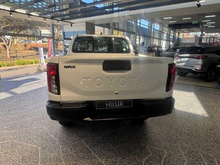 2026-Toyota-Hilux-28-GD-6-RB-SRX-Auto-Double-Cab_15