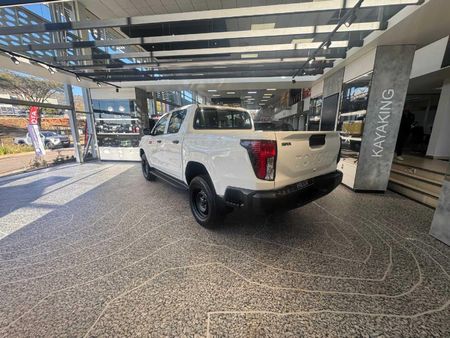 2026-Toyota-Hilux-28-GD-6-RB-SRX-Auto-Double-Cab_21