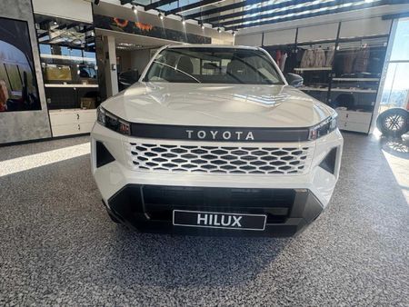 2026-Toyota-Hilux-28-GD-6-RB-SRX-Auto-Double-Cab_33