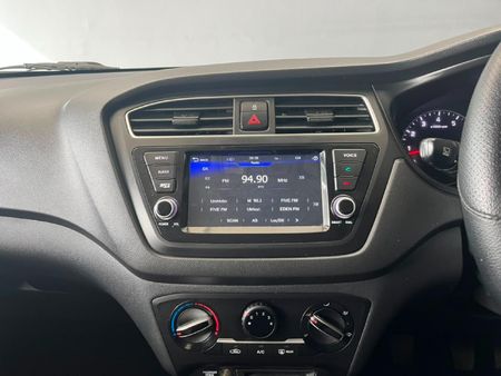 2020-Hyundai-i20-12-Motion_10