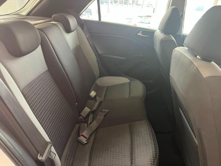 2020-Hyundai-i20-12-Motion_11