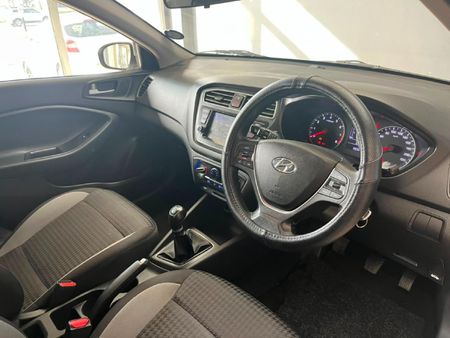 2020-Hyundai-i20-12-Motion_12