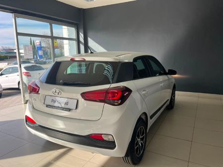 2020-Hyundai-i20-12-Motion_14