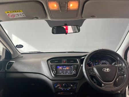 2020-Hyundai-i20-12-Motion_15