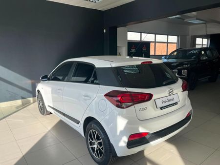 2020-Hyundai-i20-12-Motion_16