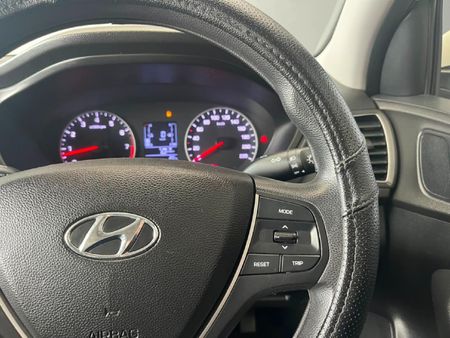 2020-Hyundai-i20-12-Motion_5