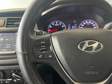 2020-Hyundai-i20-12-Motion_7