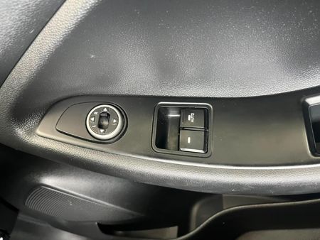 2020-Hyundai-i20-12-Motion_8