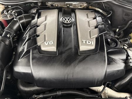 2013-Volkswagen-Touareg-30-V6-TDI-Auto-Bluemotion-180kW_10