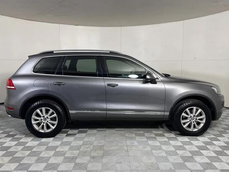 2013-Volkswagen-Touareg-30-V6-TDI-Auto-Bluemotion-180kW_14