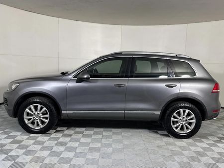 2013-Volkswagen-Touareg-30-V6-TDI-Auto-Bluemotion-180kW_16
