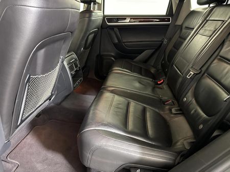 2013-Volkswagen-Touareg-30-V6-TDI-Auto-Bluemotion-180kW_2