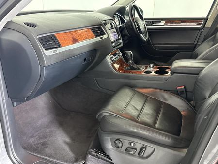 2013-Volkswagen-Touareg-30-V6-TDI-Auto-Bluemotion-180kW_7
