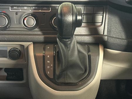 2019-Volkswagen-Kombi-20-TDI-Auto-103kW-Trendline_9