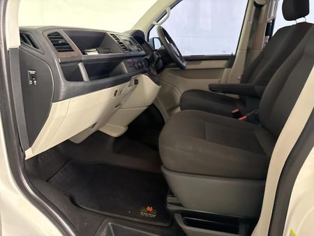 2019-Volkswagen-Kombi-20-TDI-Auto-103kW-Trendline_7