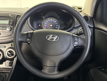 2015-Hyundai-i10-11-GLS-Motion_11
